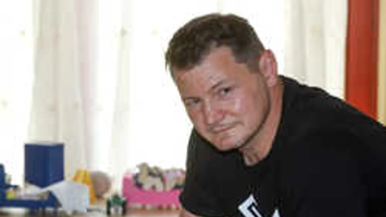 Friss hír Erdei Zsolt kórházban kezelt, koraszülött kisfiáról