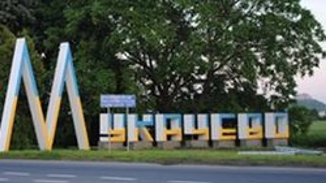 Autók égnek, tűzharc az utakon Kárpátalján