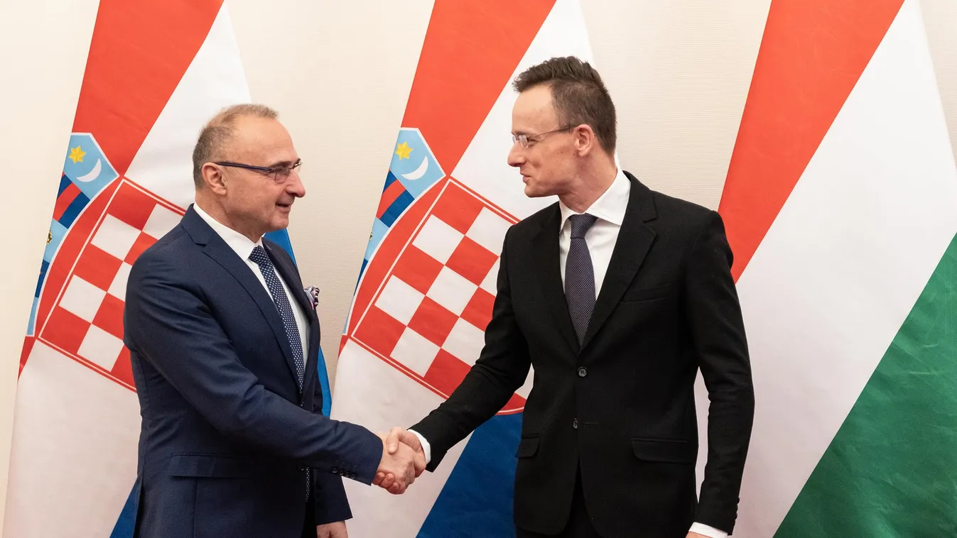 Szijjártó Péter: A közép-európaiak nem kérnek a kioktatásból, a lenézésből és a leckéztetésből