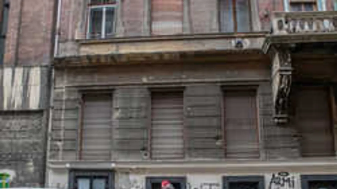 Megerőszakoltak egy nőt Budapest belvárosában az utcán