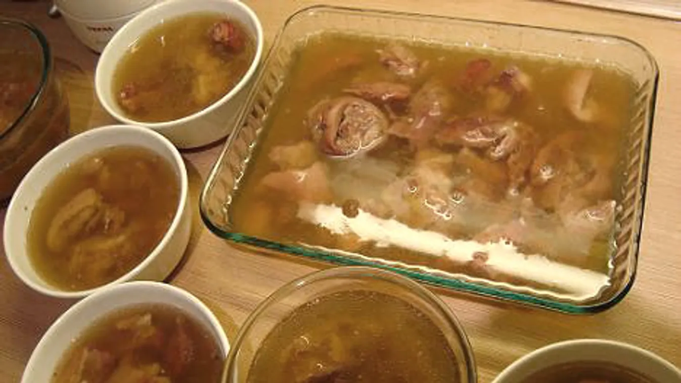 Megtagadta a régi szabályt a magyar háziasszony, ezt csinálja a kocsonya zsírjával