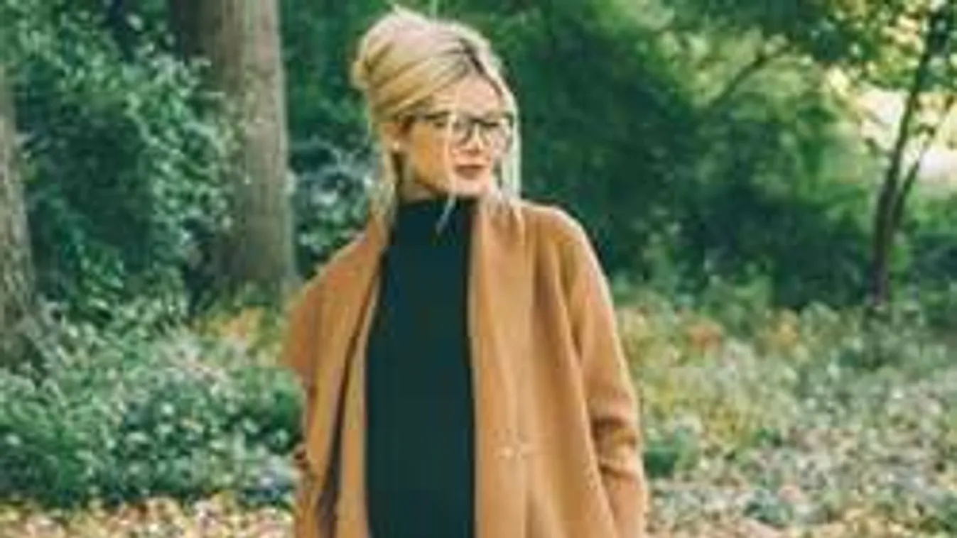 Felejtsd el a gombokat, ősszel ez a kabát lesz a divat