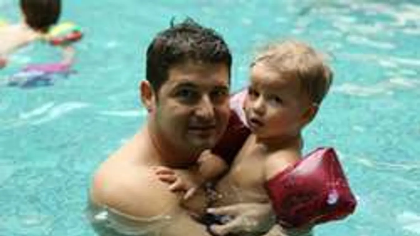 Lázas betegség miatt került kórházba Hajdú Péter kisfia