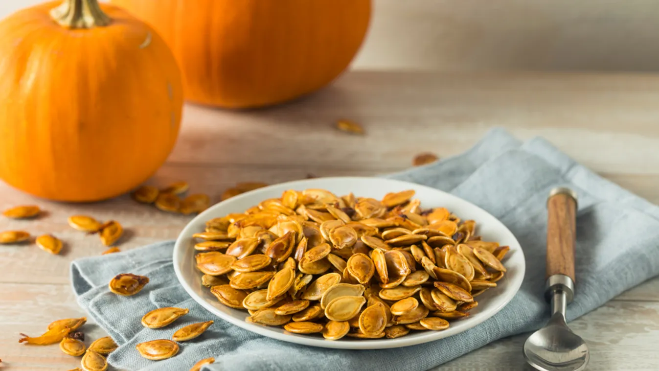 Homemade,Roasted,Spiced,Pumpkin,Seeds,With,Sea,Salt