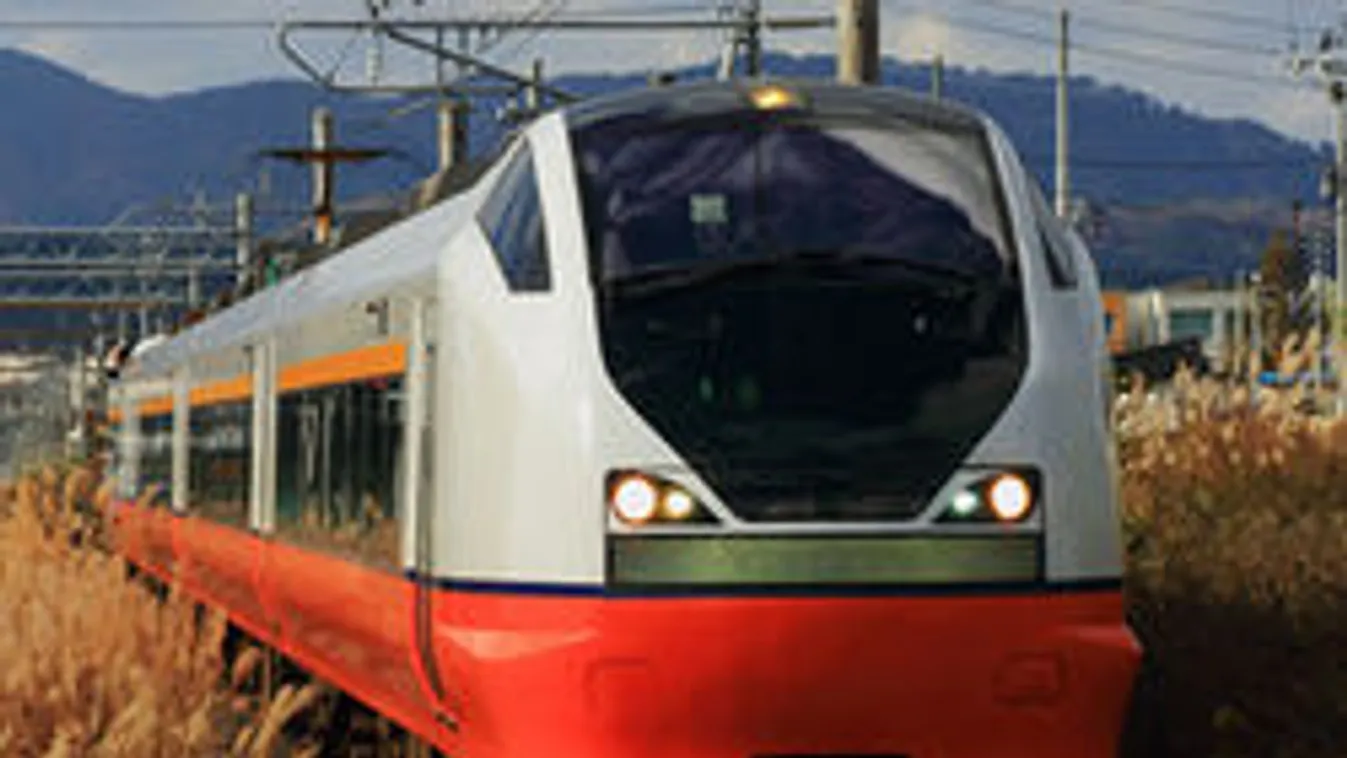 A vihar miatt 5 vágány járhatatlan a Keleti pályaudvarnál