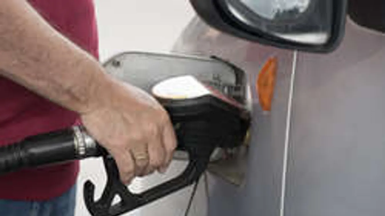 Várj egy kicsit: Szerdán már 300 forint alatt tankolhatsz!