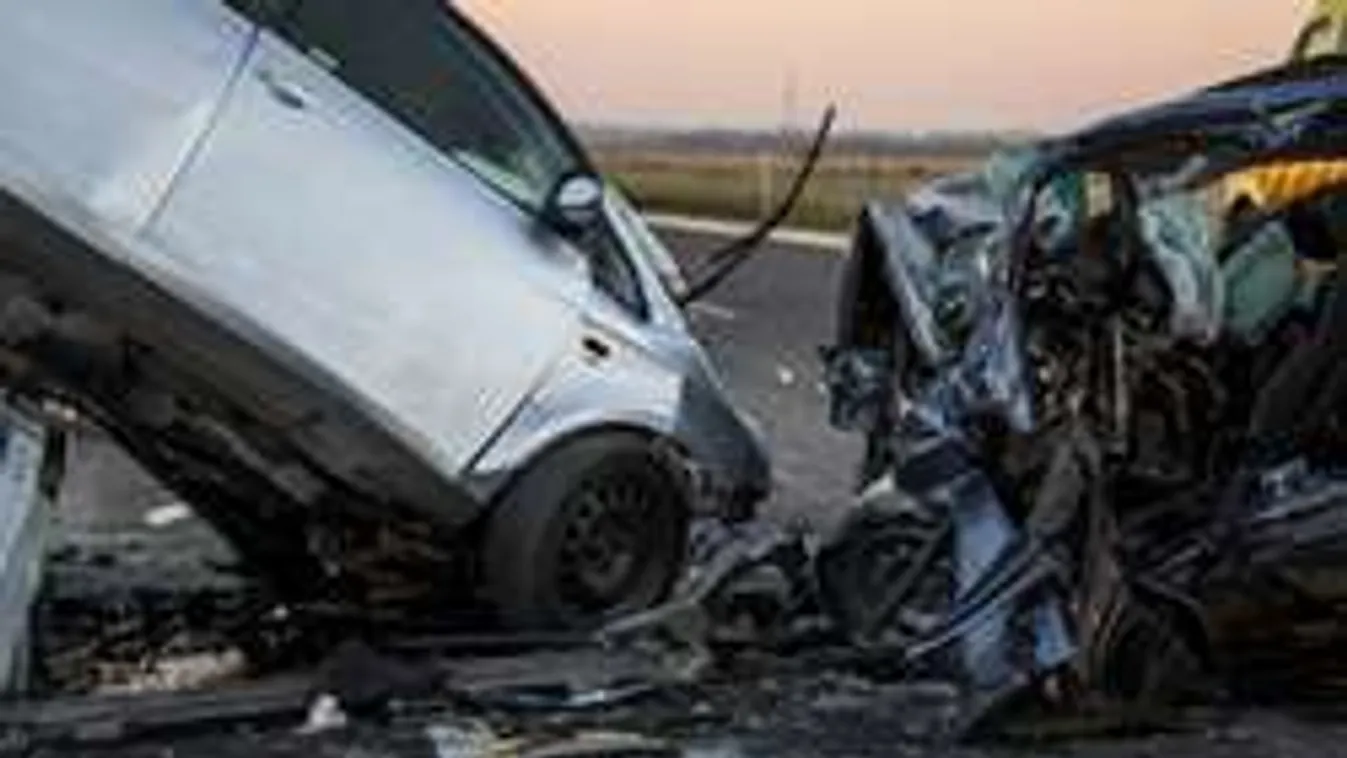Borzalmas fotók: Szörnyű balesetben hunyt el két sofőr a 8-as úton