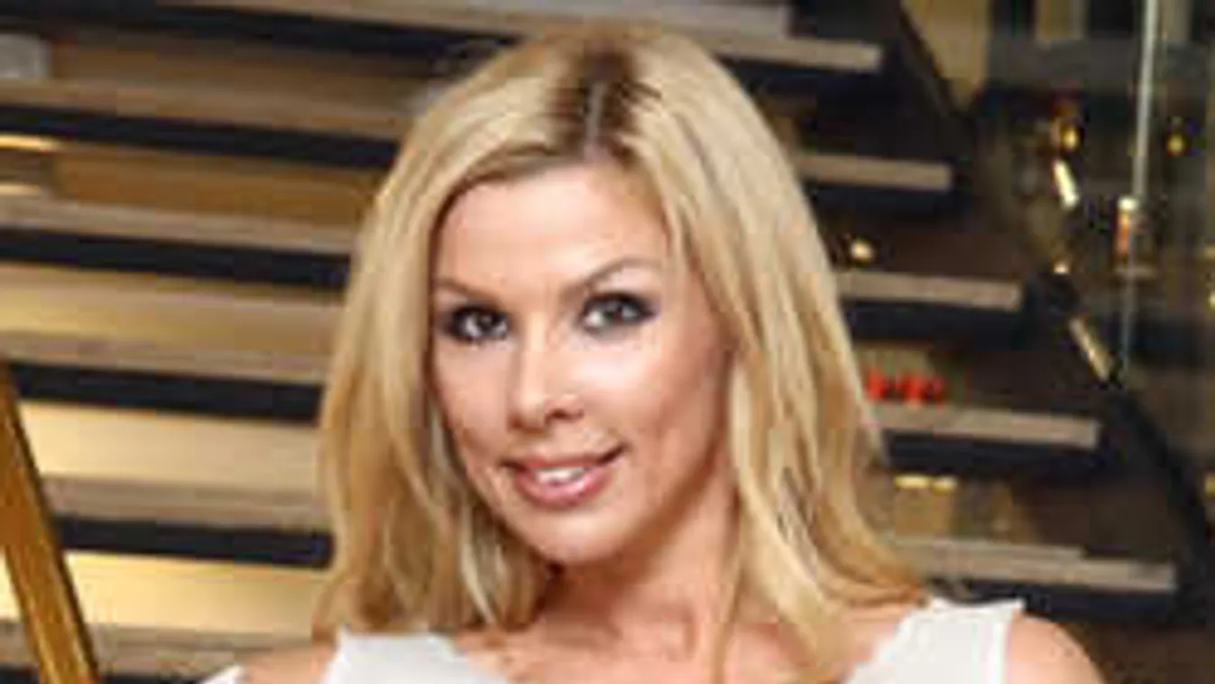 Pirner Alma megmutatta, ezt a vadító bugyit viseli szilveszterkor!