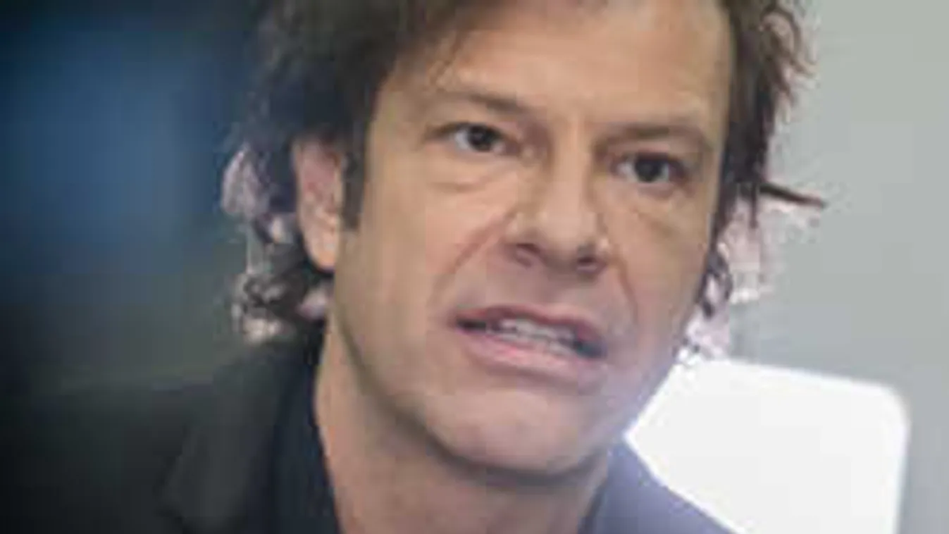 Orvosnál járt: Le kell tennie a cigarettát Tillának