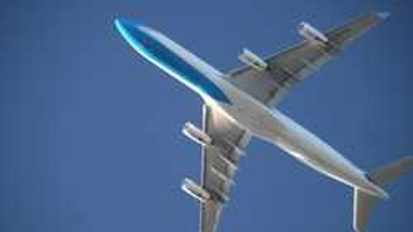 Kényszerleszállást hajtott végre a Budapestről indult járat, mentőhelikoptert riasztottak a helyszínre