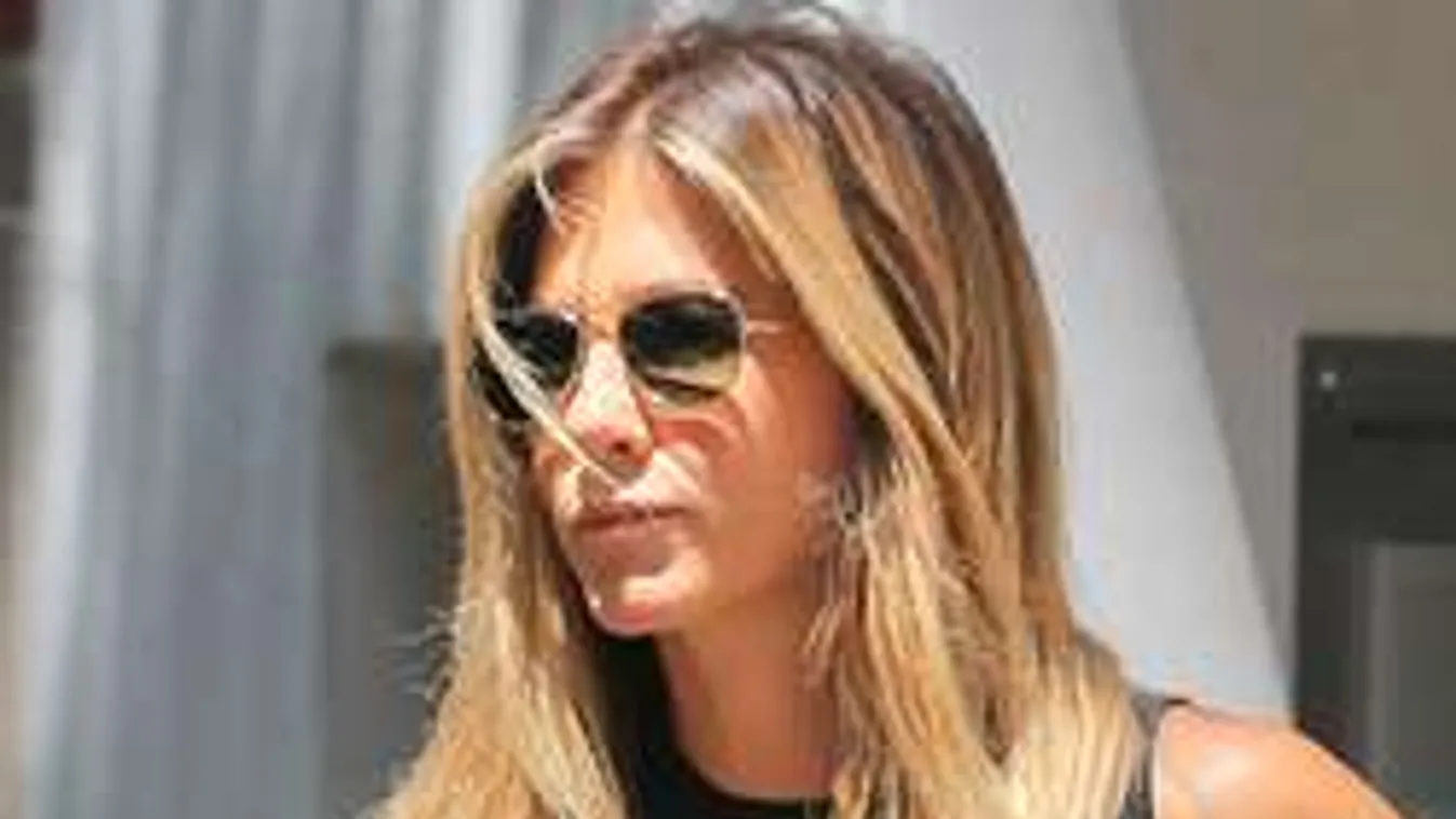 Álló mellbimbókkal tereli a figyelmet Jennifer Aniston