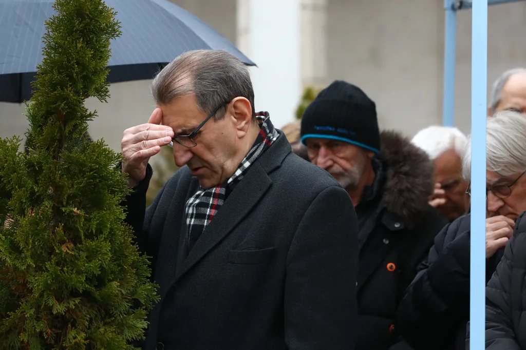 13007975-1DC5-41D9-9E65-9A2A2B1A4E2F