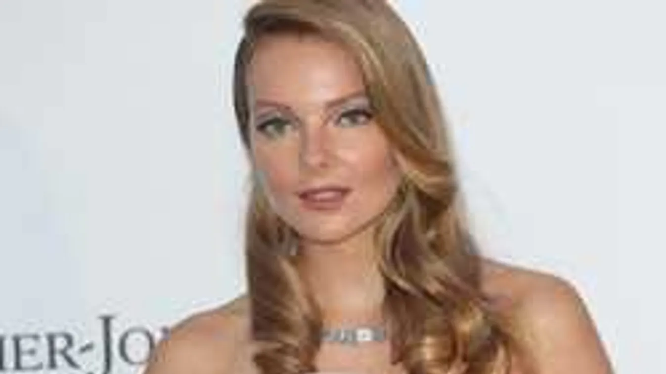 Felöltözve vagy kipakolt mellekkel dögösebb a magyar topmodell?