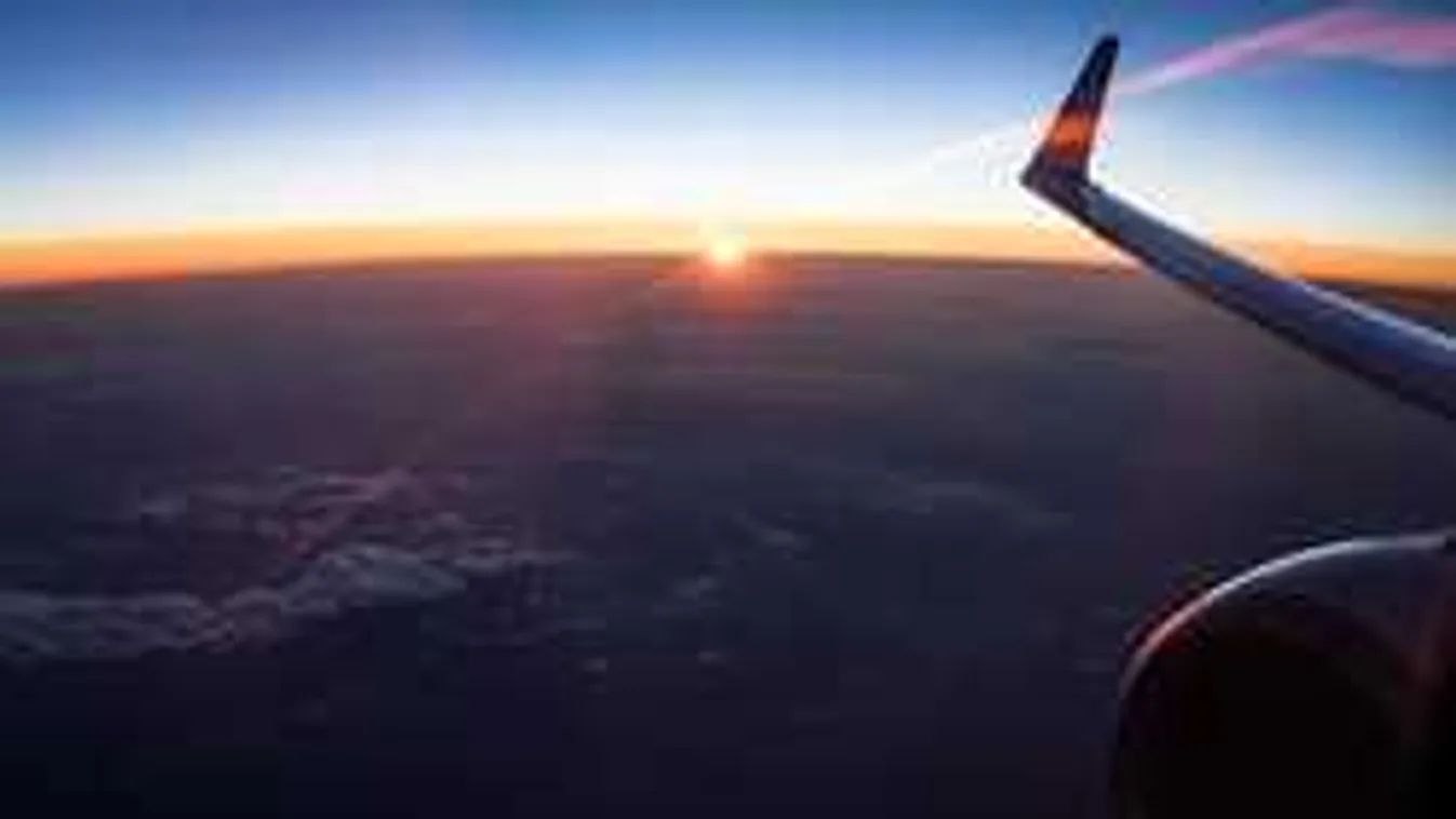 Óriási készültség: utasok szeme láttára csapódott földbe egy repülőgép