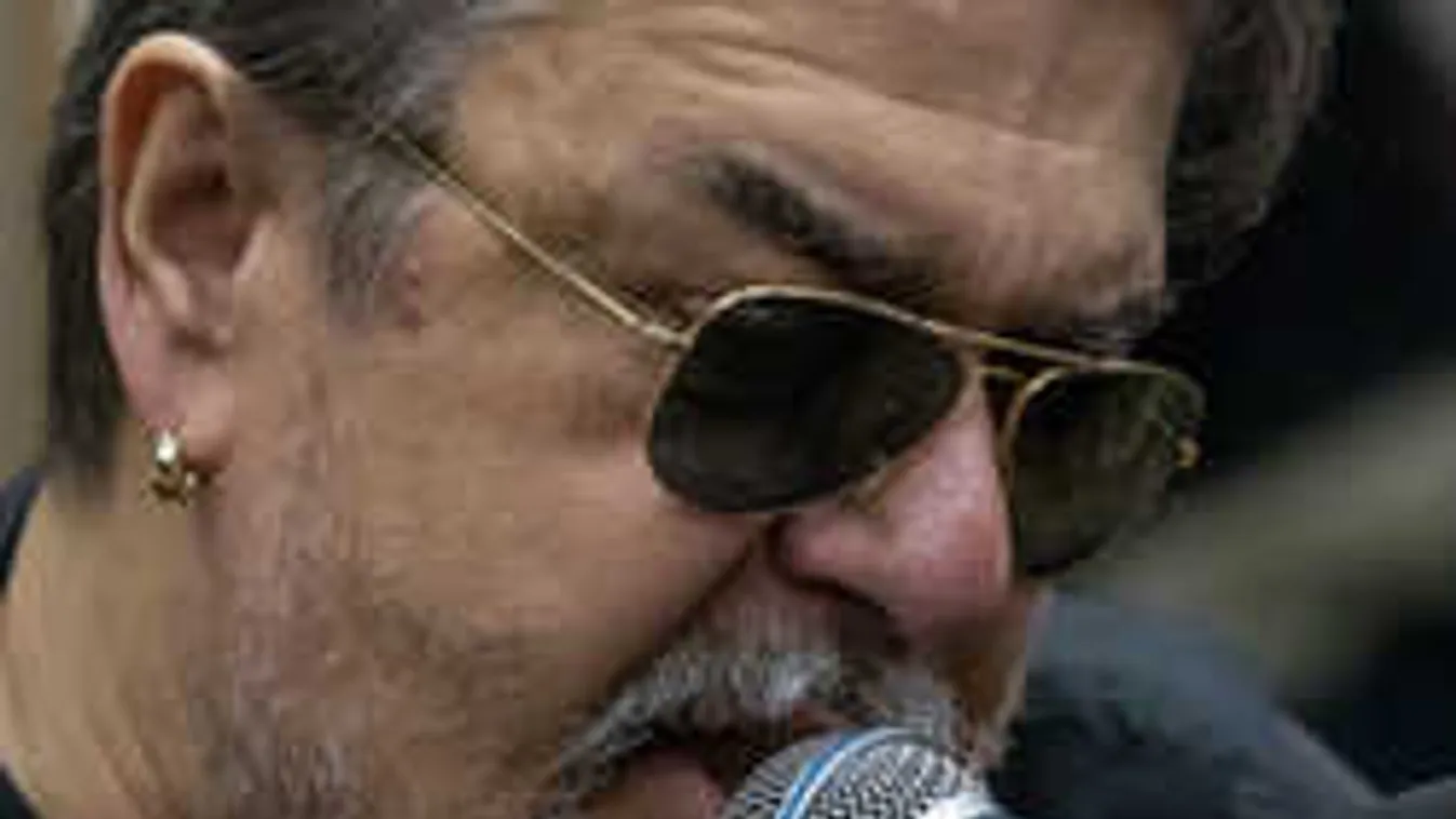 Drámai bejelentés: Megvakult a magyar énekes