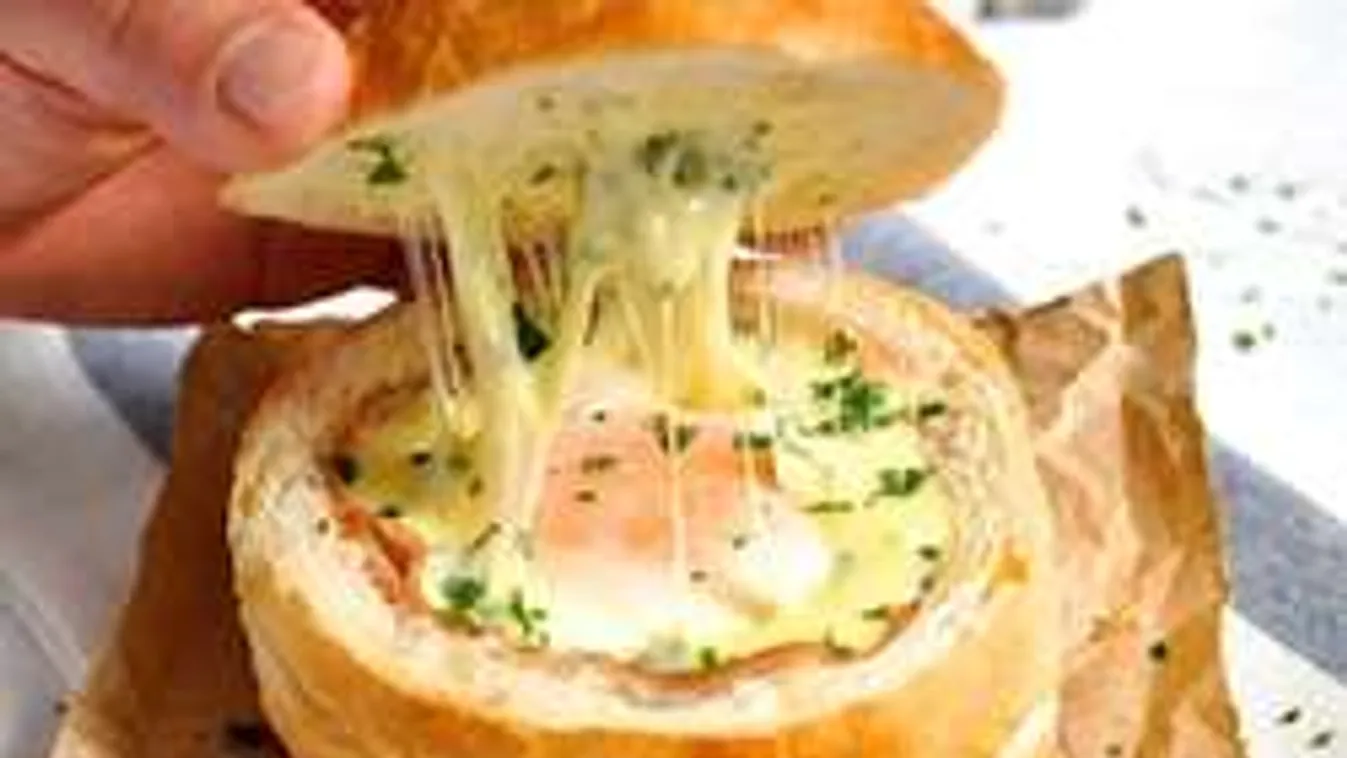 Zsömlébe bújt tükörtojás, így lesz szupergyorsan kész a reggelid!