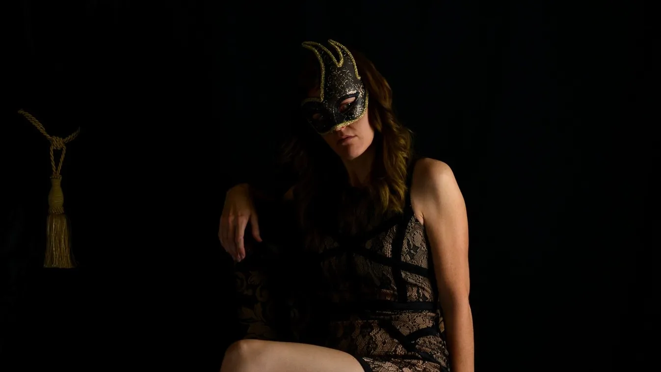 Kitört a botrány: szexmunkásként dolgozik a híradós másodállásban