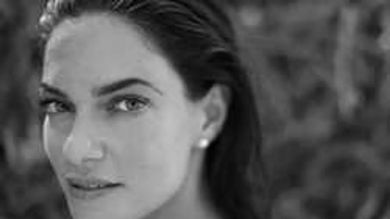 Kezdd ezt az esős szombatot Bódi Sylvi fürdőruhás képével!