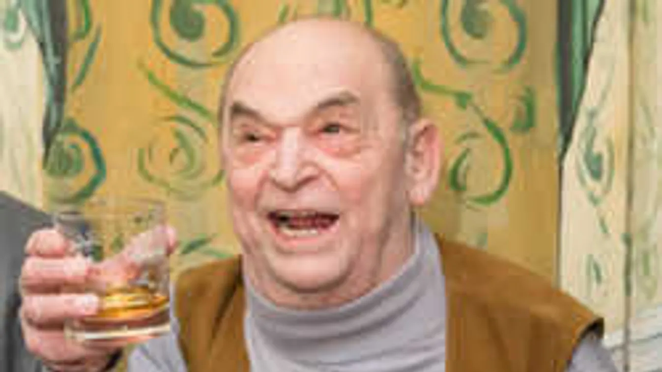 Ezért nyúl minden este a pohárhoz a magyar színészlegenda