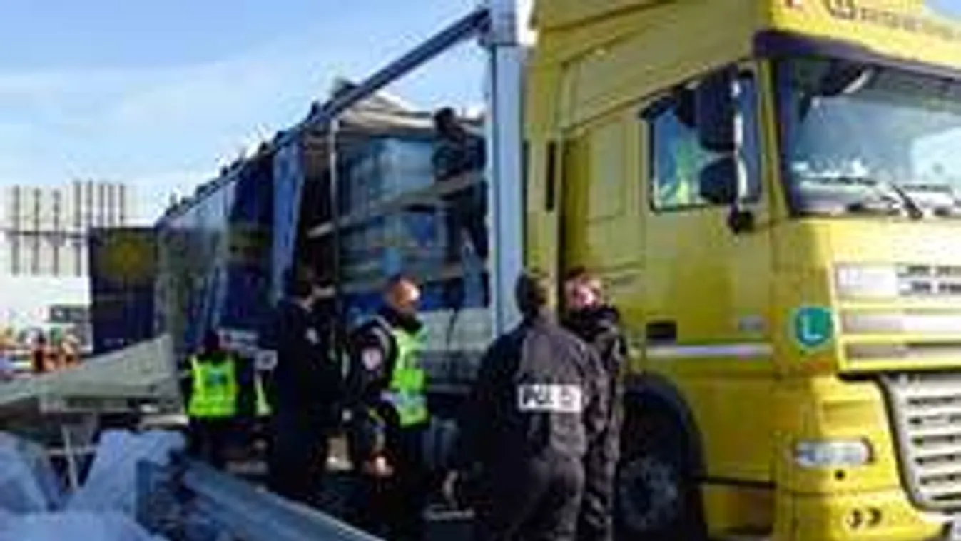 Friss: Vascsővel verték össze a migránsok a magyar kamionsofőrt!