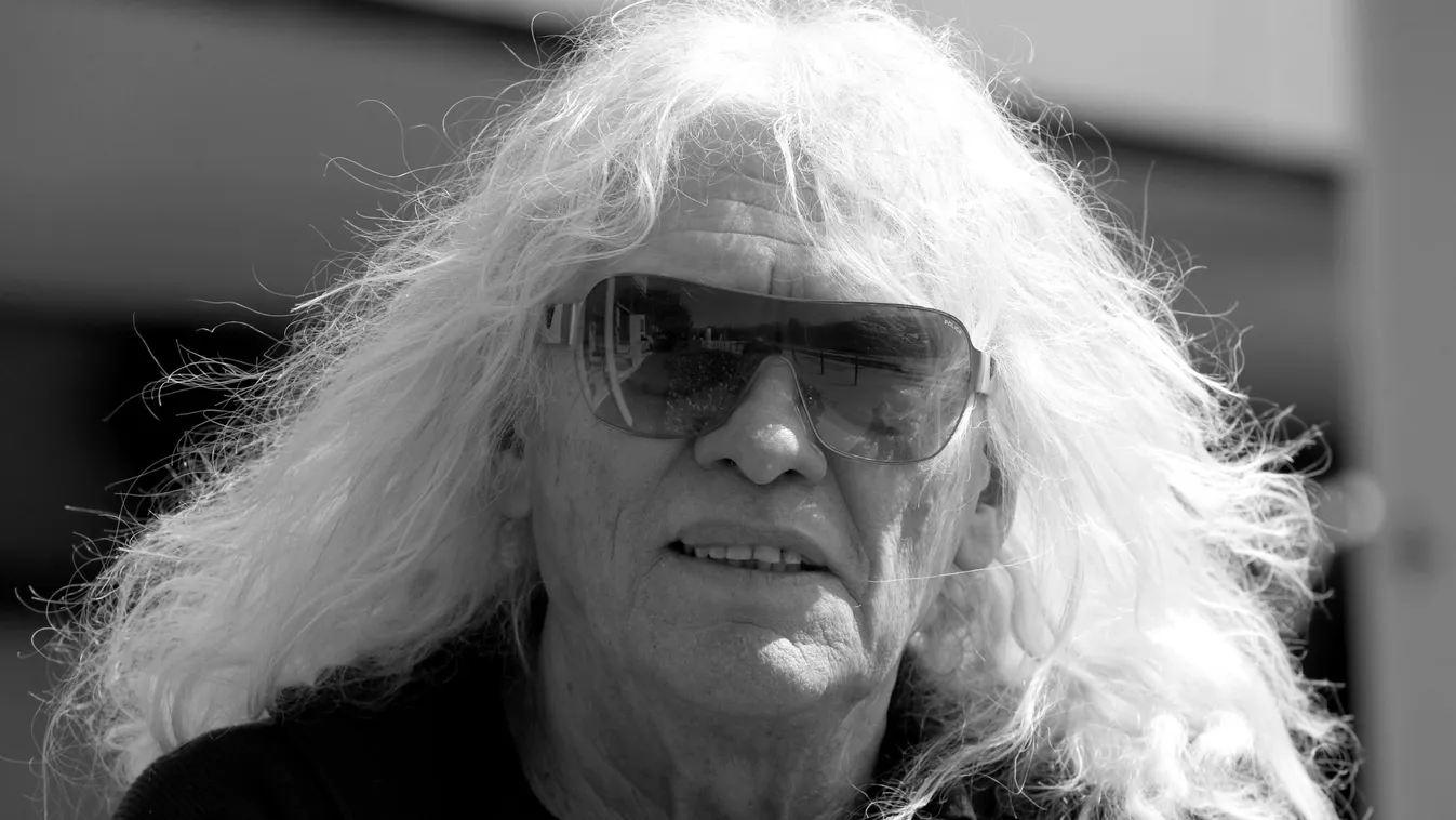 Elhunyt Kóbor János