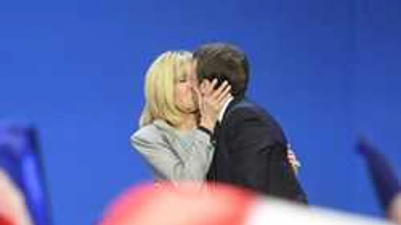 Sokkot kaptak a szülők, eltiltották szerelmétől az elnököt