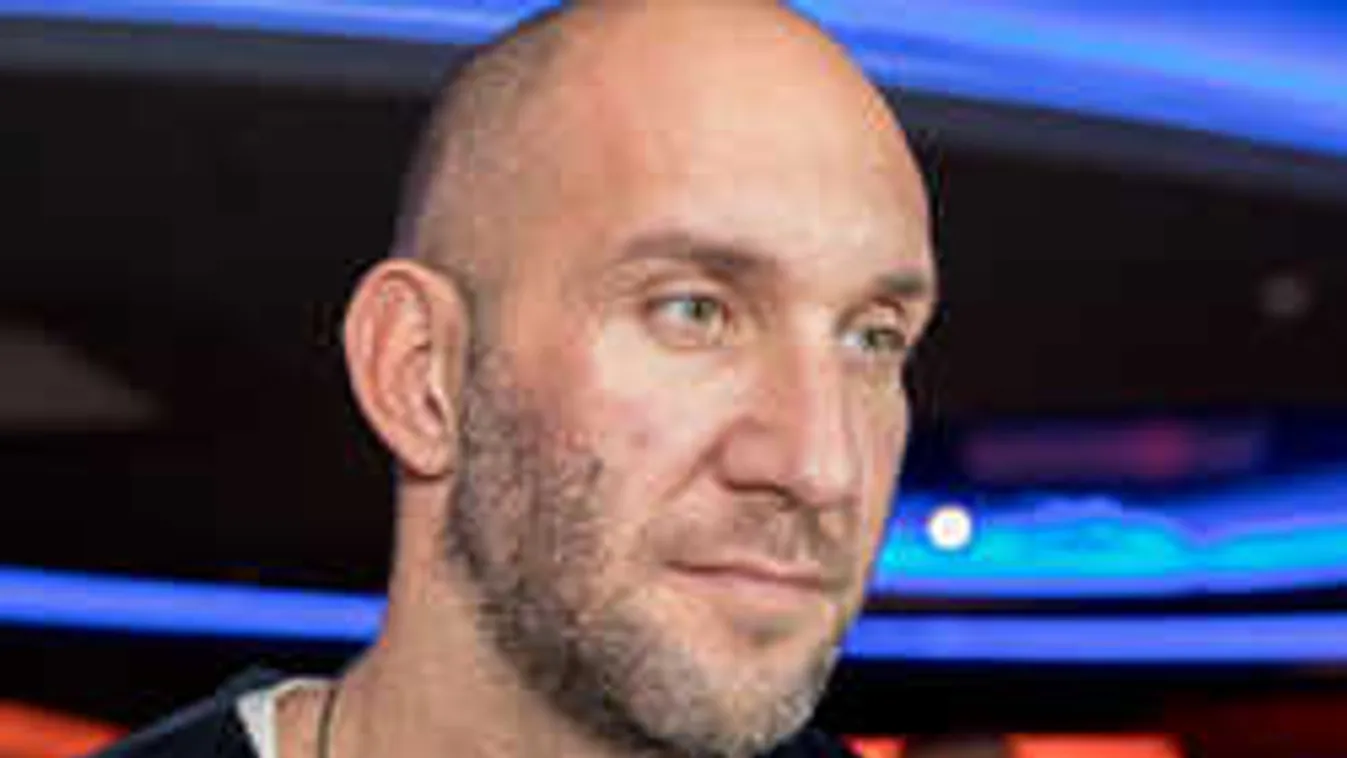 Csúnyán lebukott: Berki megint plasztikáztat!