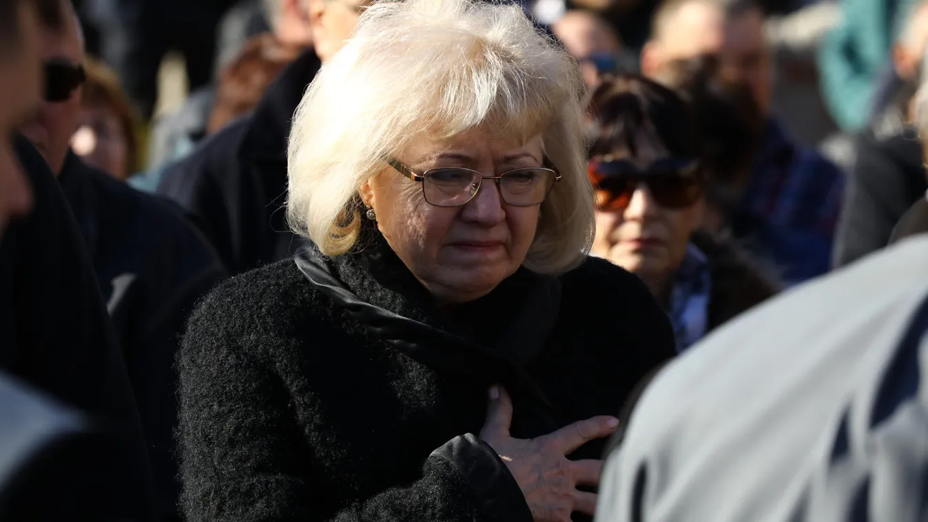 Koós János özvegye, Dékány Sarolta most a lánya közelében él.