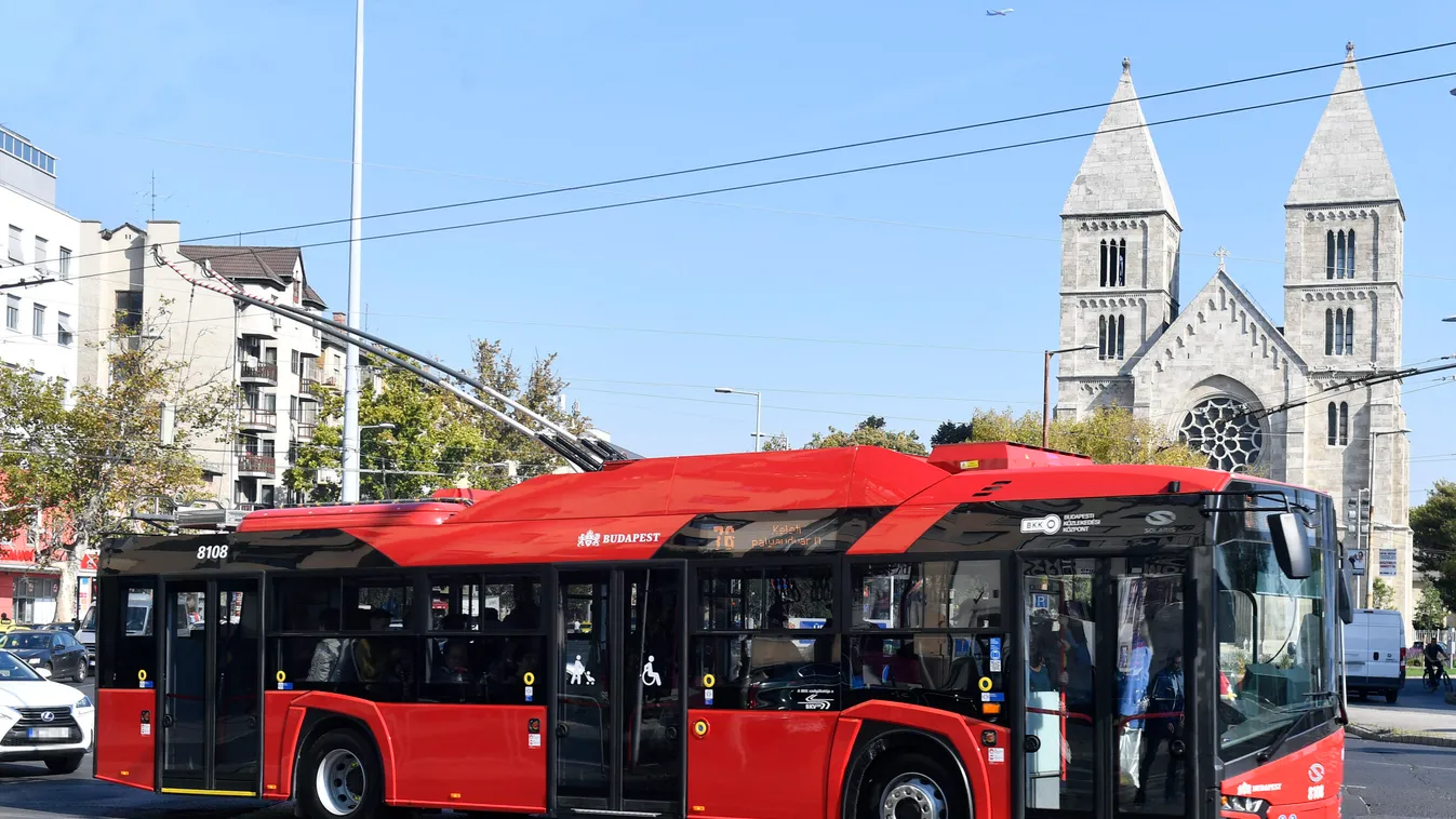 Elképesztő: gázálarcot húzott a 78-as troli vezetője