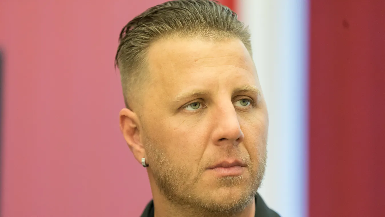 Nagyon kínos, ez történt Zámbó Krisztiánnal a koncertjén