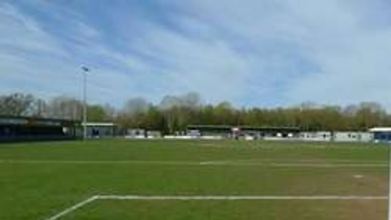 Horror a pályán, a füvön találtak a klubigazgató holttestére