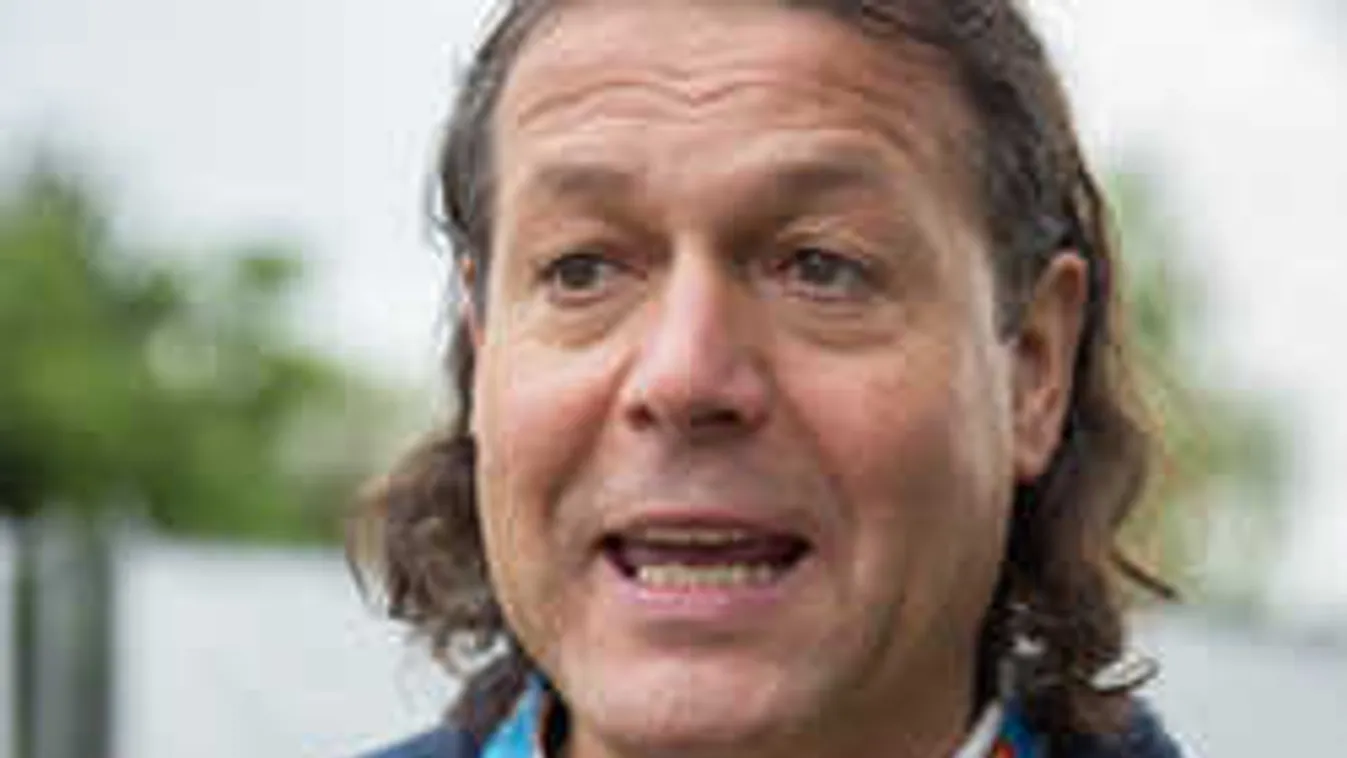 Dúl a szerelem a Sztárban Sztár meg egy kicsi stúdiójában