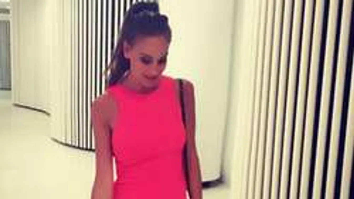 Vajna Tímea a barátnőjével tette ki a fenekét - Fotó