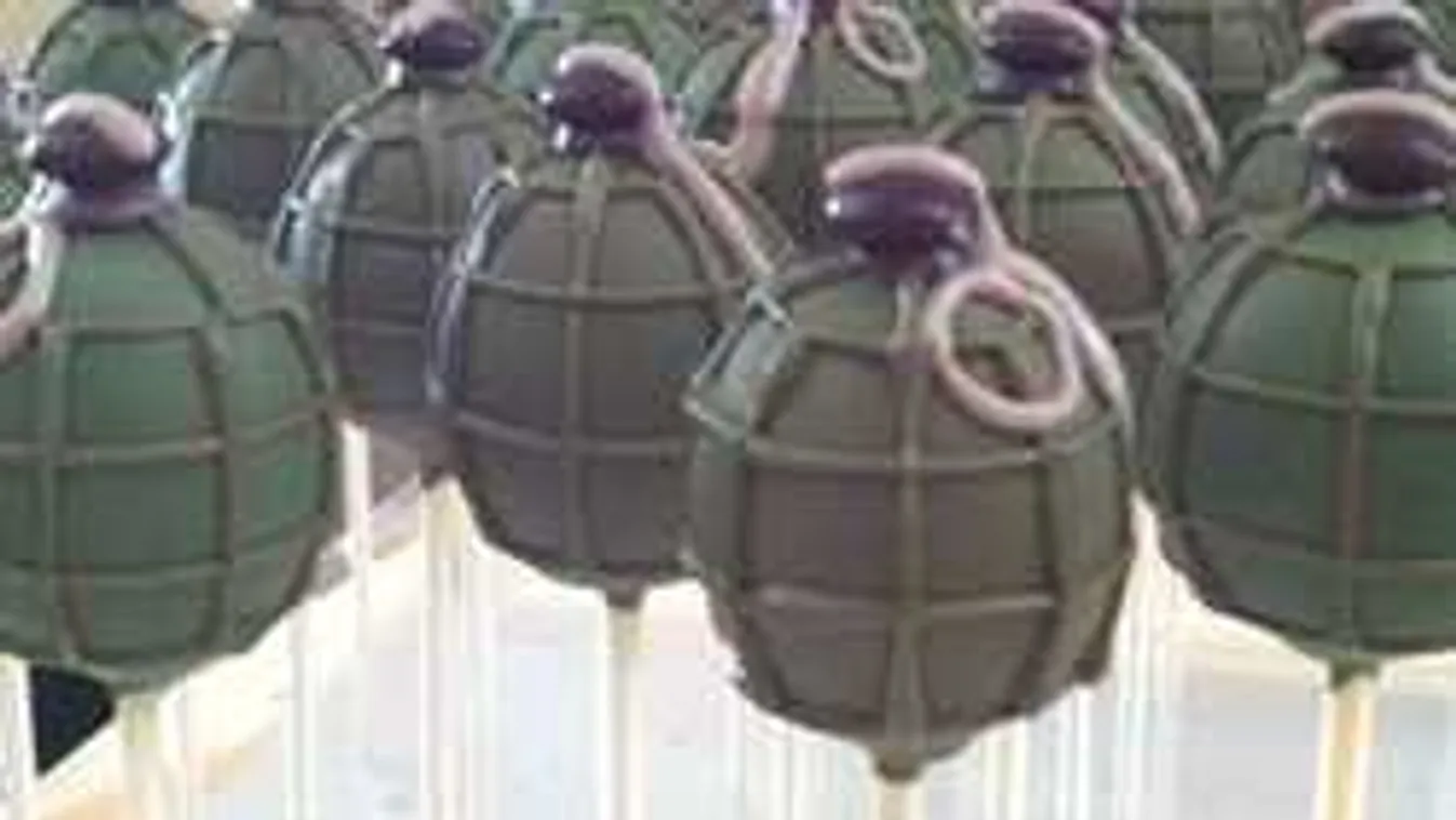 Lakatos Márk kitett magáért: Õrült táskával érkezett a Várbazárba