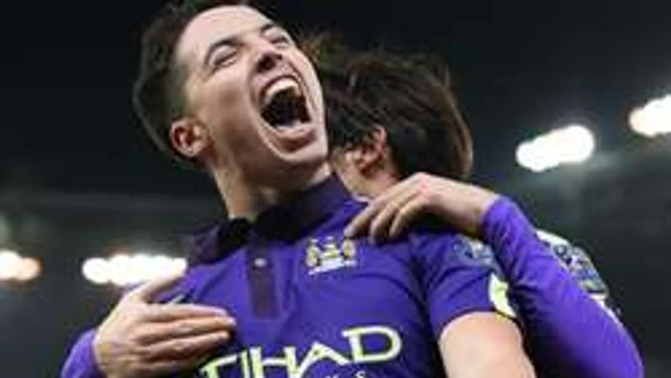 Kiugrott a repülőből a sztárfocista - fotó