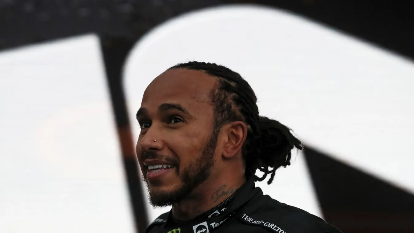 Lewis Hamilton szereti a ruházkodásával is kifejezni a személyiségét