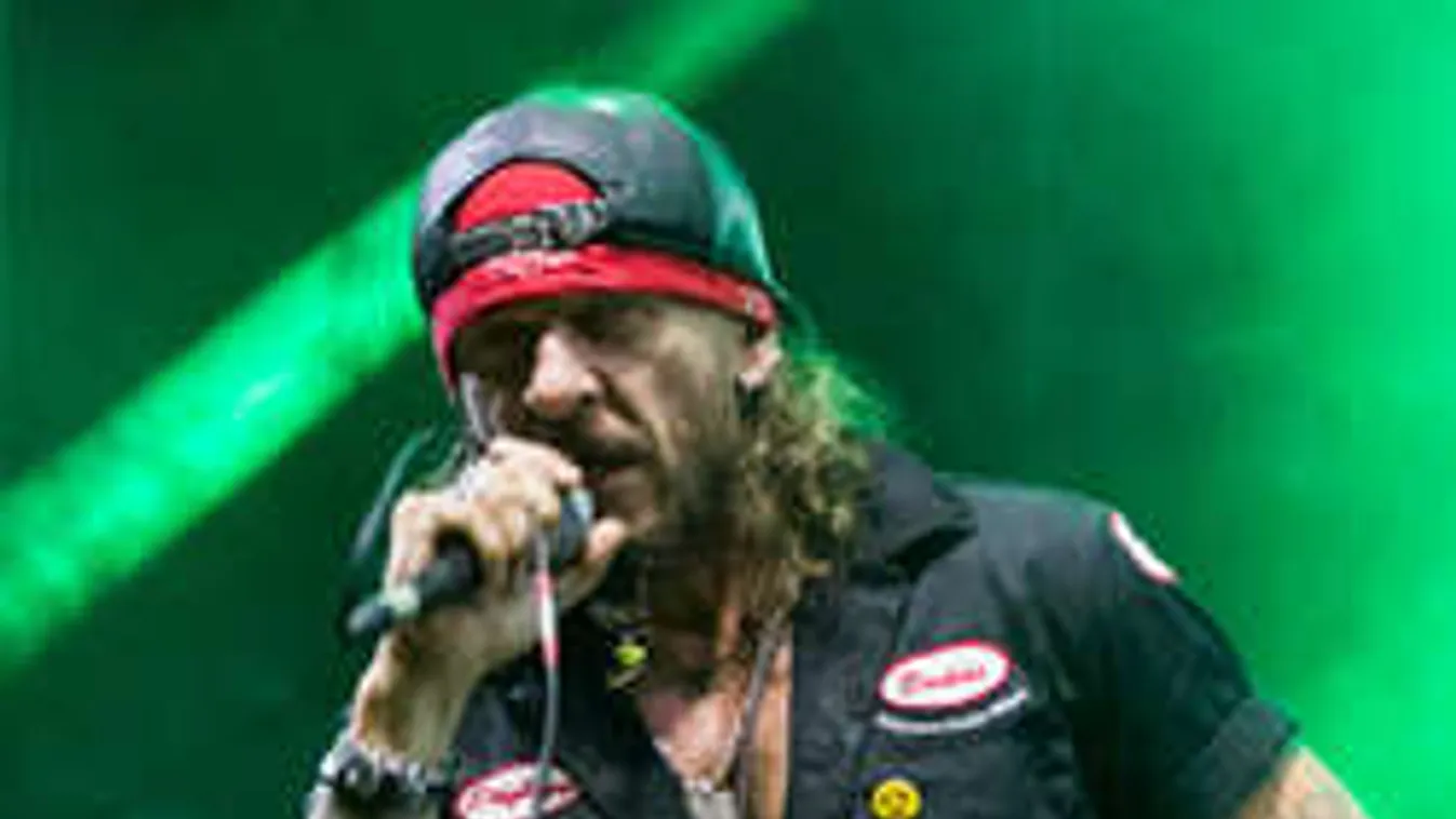 Nagy a baj: Félbe kellett hagynia koncertjét a magyar énekesnek!