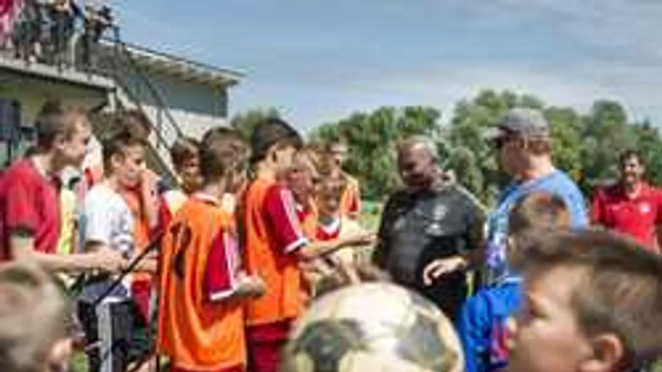 Brazil világsztár szállna be a magyar fociba