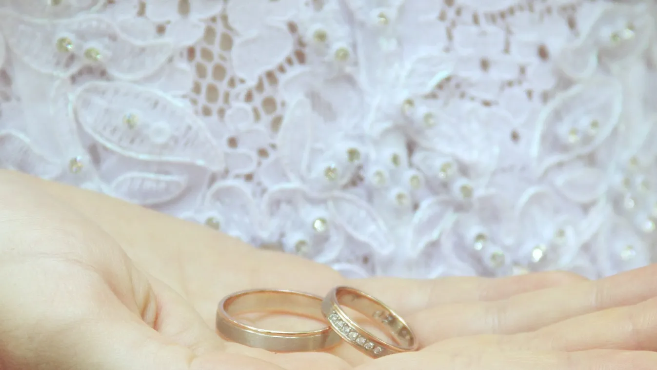 „Végigkísérte a fél életem„ – értékes gyűrűt hagyott el Anita, nagy jutalmat ígér a megtalálónak