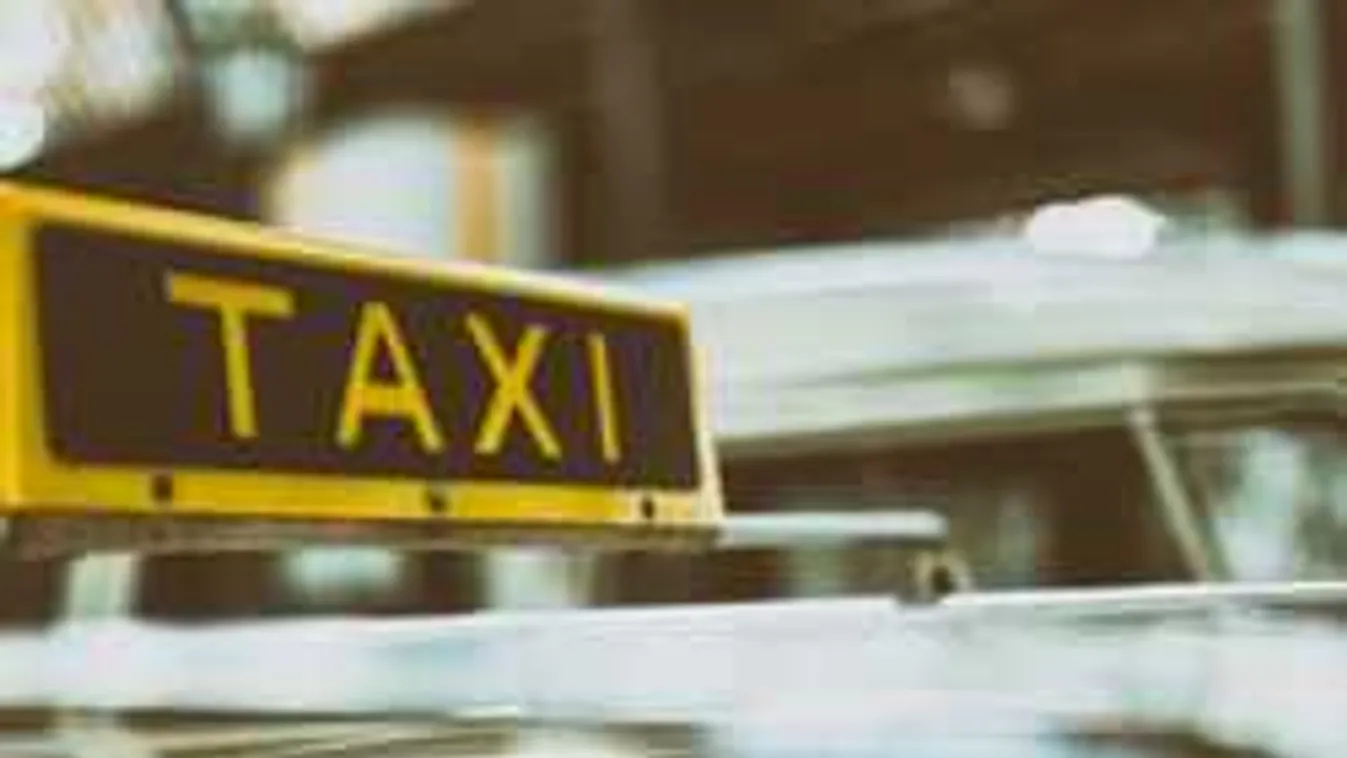 Autós üldözés Budapesten: járókelők közé hajtott a menekülő ámokfutó