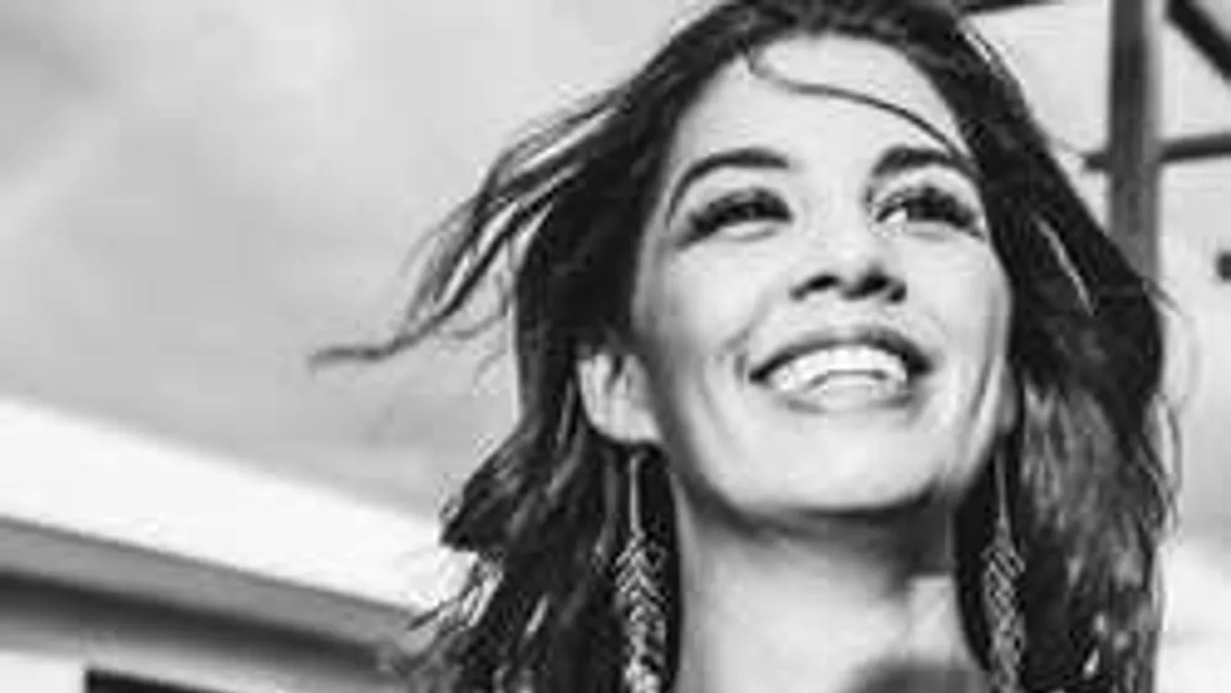 A nap legédesebb pillanata: Ágyban készült lesifotó Ördög Nóráról