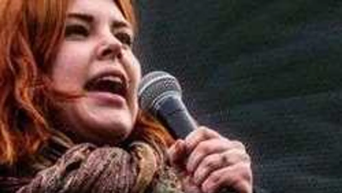 Itt a teljes igazság a mocskos szájú diáklány bizonyítványáról