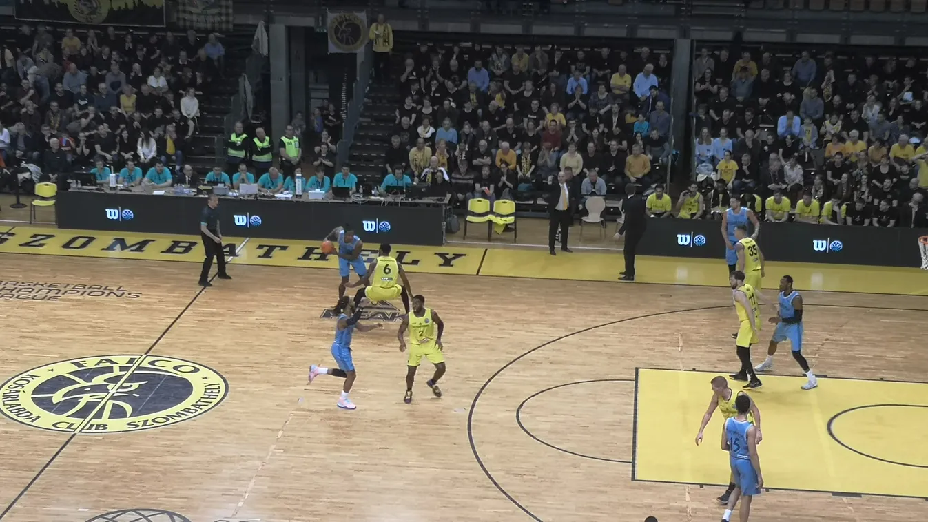 Botrány a meccsen, kitiltották a rasszista magyar szurkolót