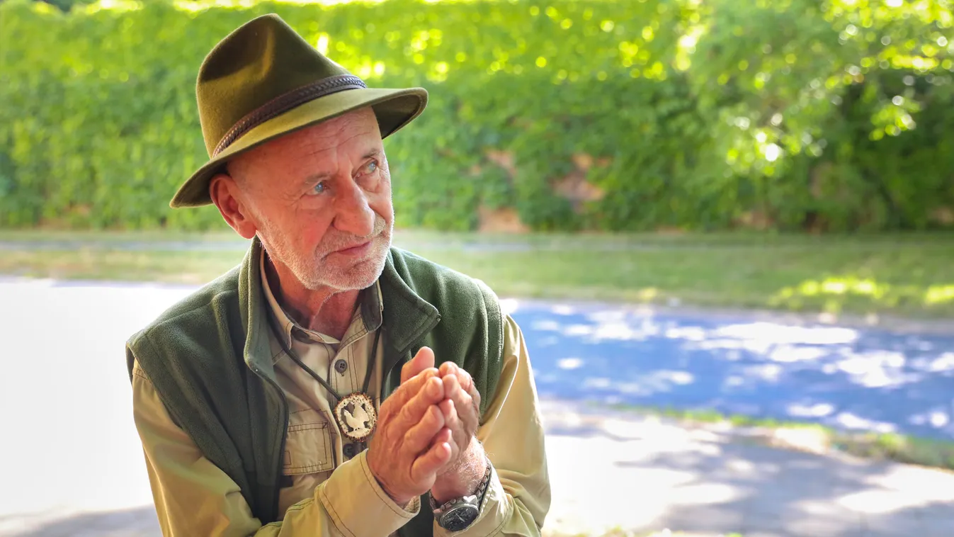 Könyekkel búcsúznak Reviczky Gábortól, hamisan halálhírét keltették