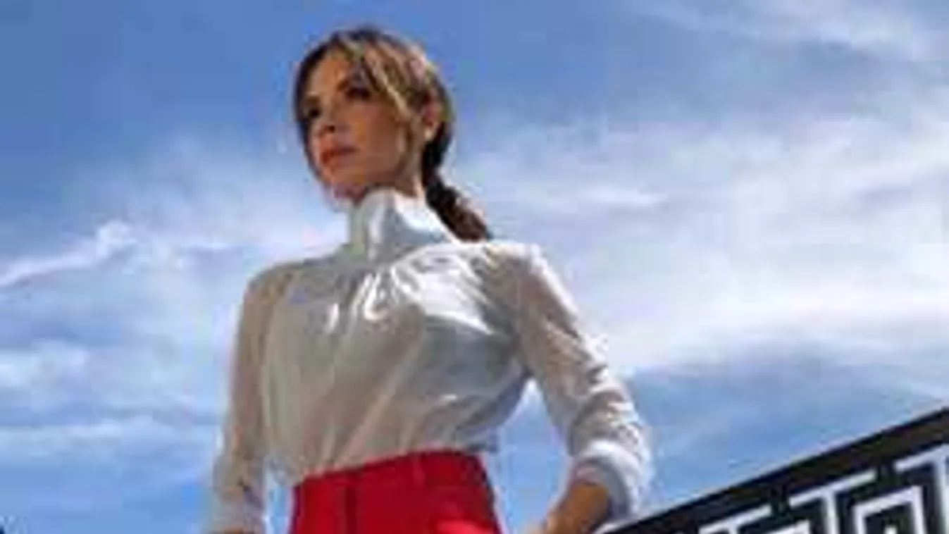 Victoria Beckham egy év alatt majdnem egymilliárdot dobott ki