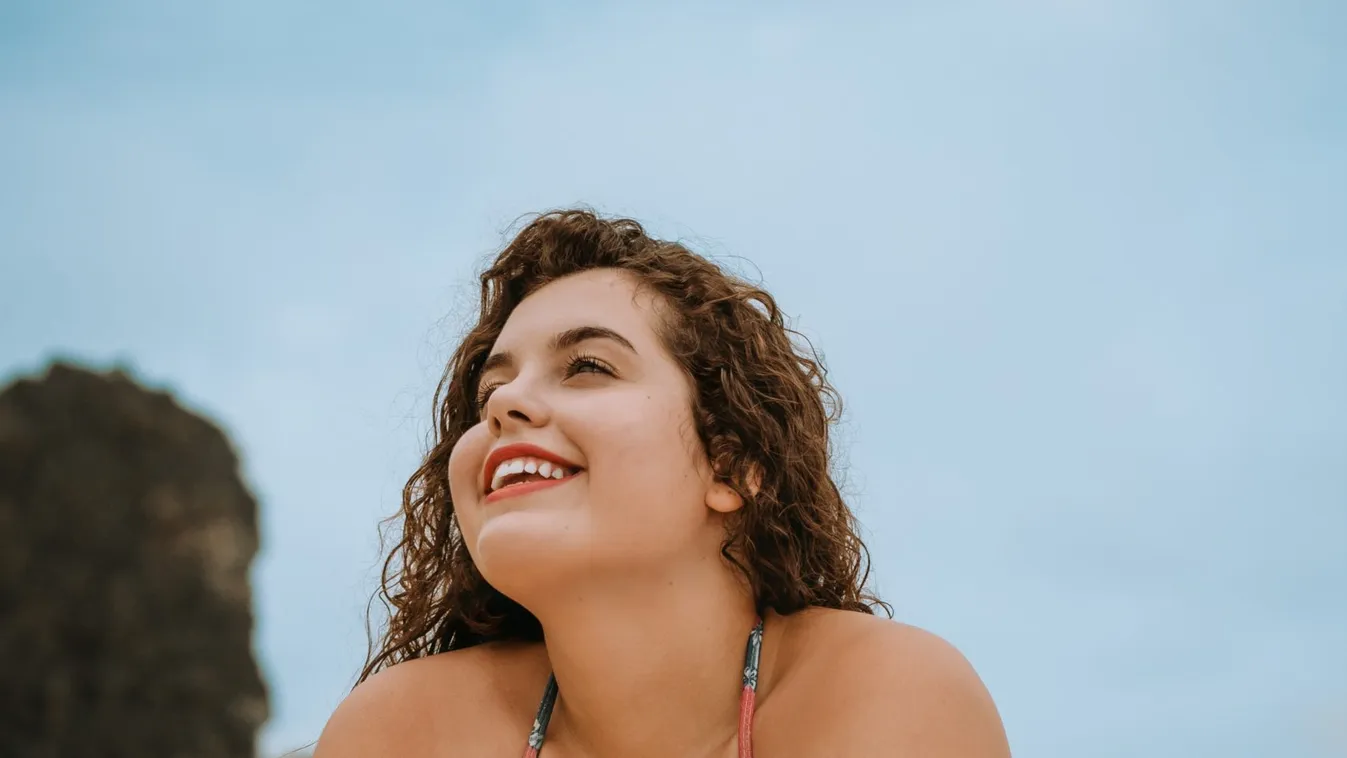 Fürdőruha mustra: Így takard el a plusz kilókat