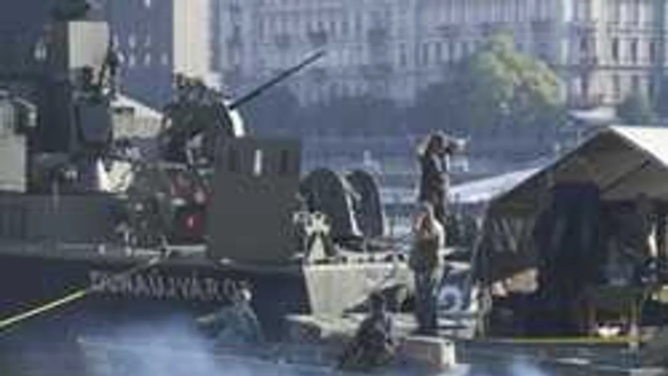 Hatalmas káosz a Dunában talált bomba miatt, itt nem lehet közlekedni