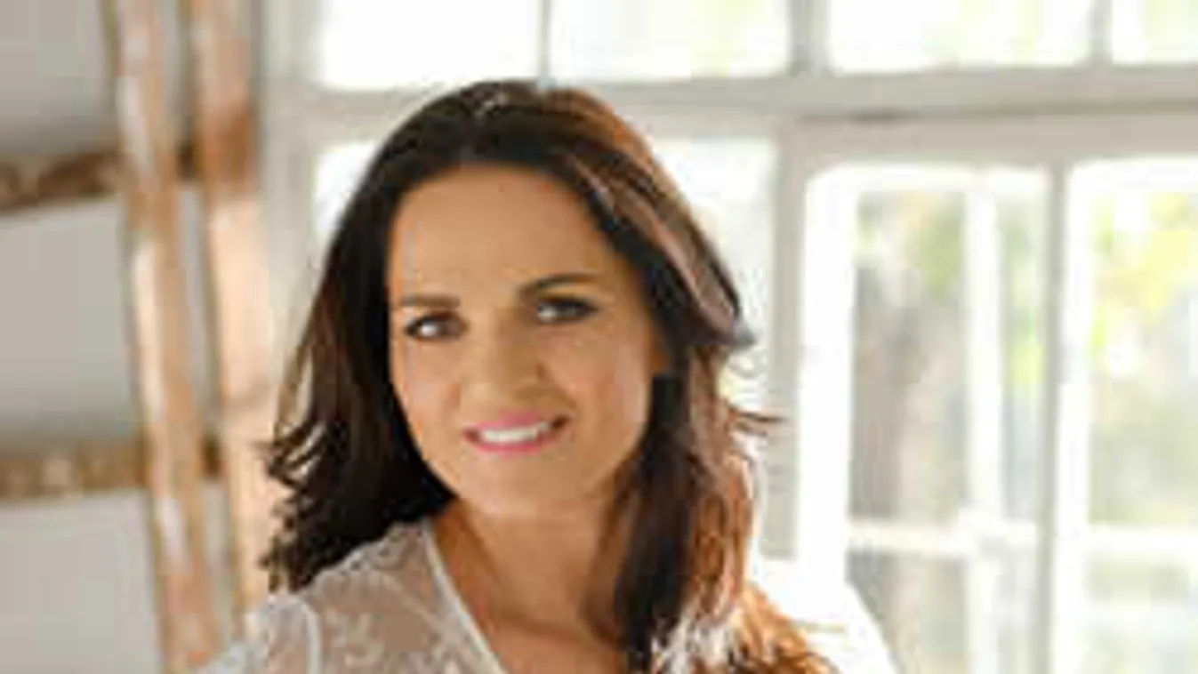 Elbűvölő fotó, csodás kismama lett Kovács Kati