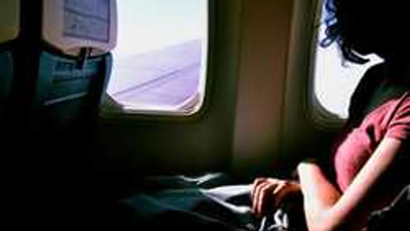 Sokkot kapott a nő, miután felébredt a repülőn és ezt meglátta