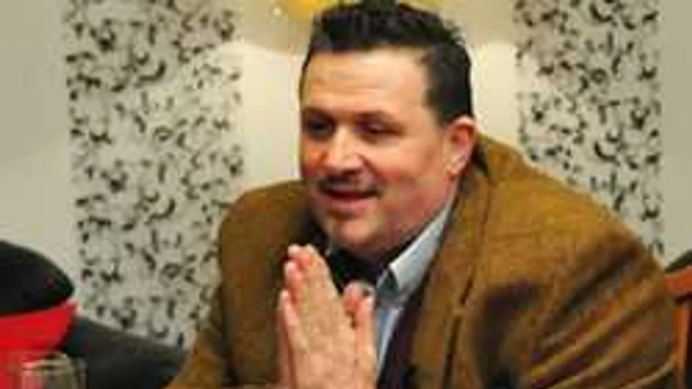 Lagzi Lajcsi összecsomagolt, és elhagyta az országot